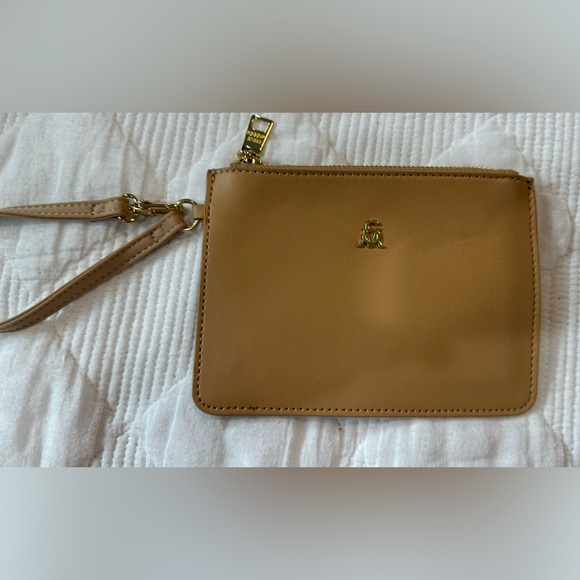 NWOT STEVE MADDEN Wristlet Tan With Logo 7x5 - Picture 1 of 10